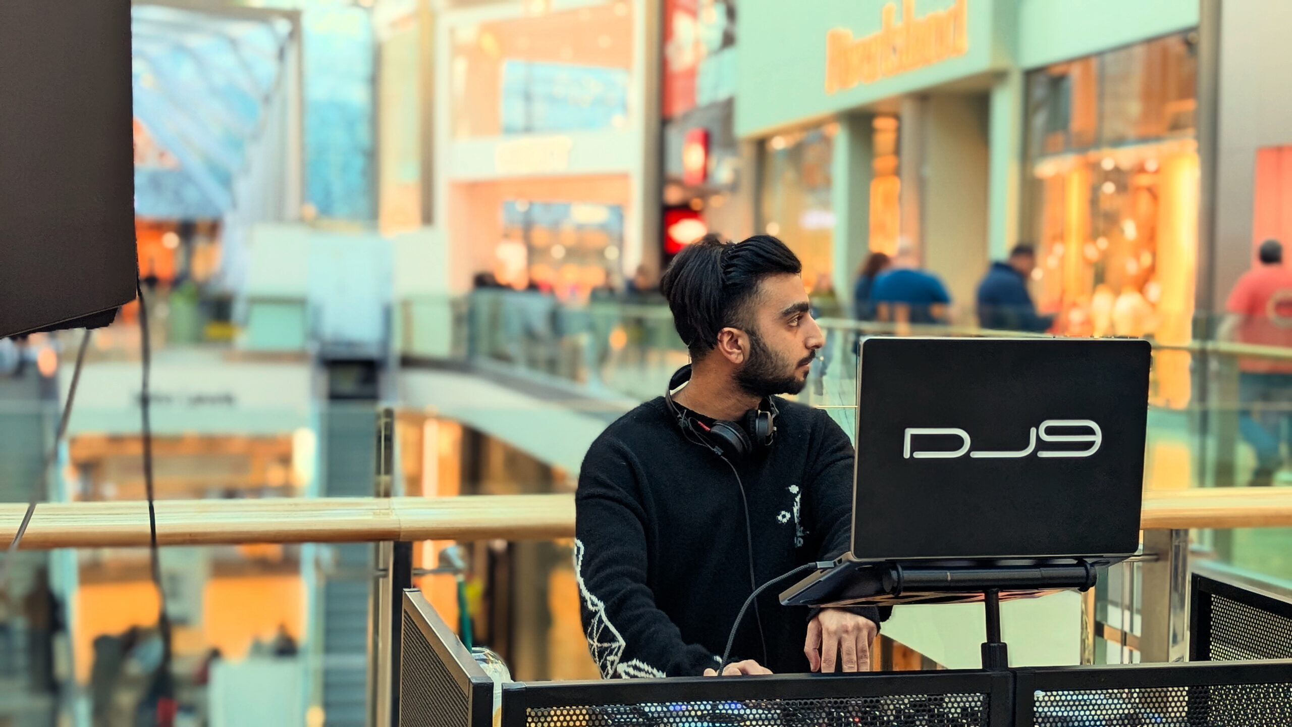 DJ9 gallery photo 4