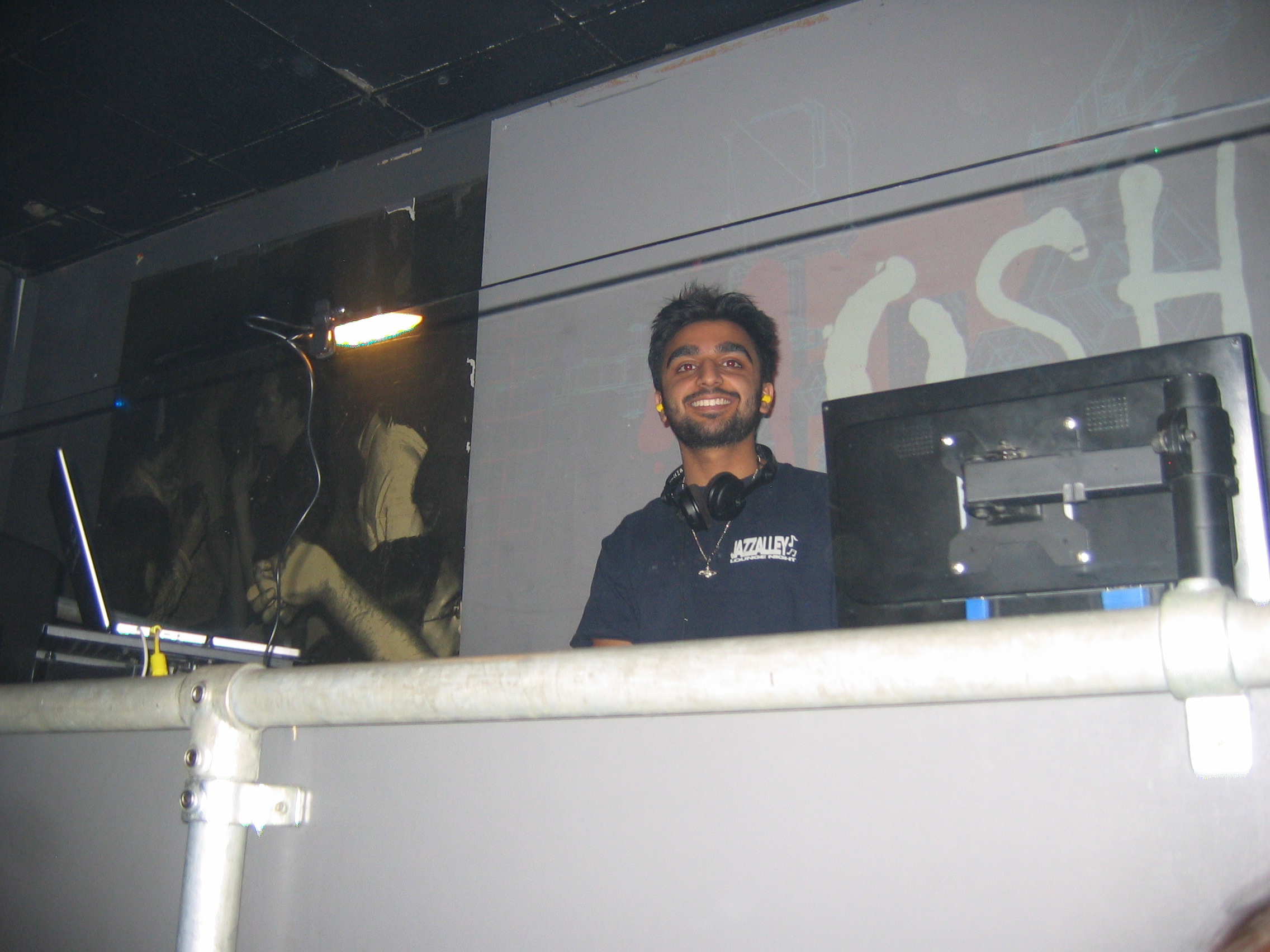 DJ9
